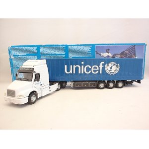 画像: UNICEF SUPPLY TRAILER　(VOLVO NH12＋GLOBETROTTER XL)