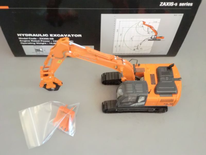 画像: 日立建機特注 ＺＡＸＩＳ２００ －５Ｂ （カスタムモデル）