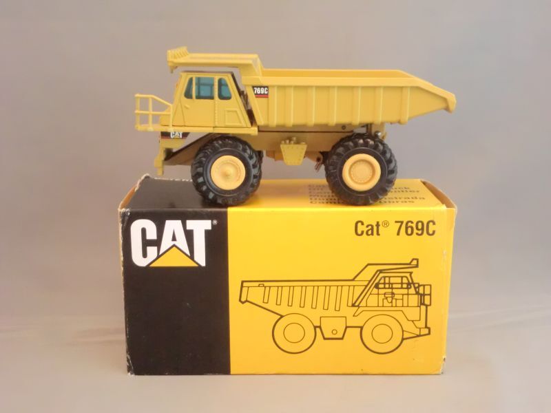 画像: NZG  No.222 CAT 769C Truck