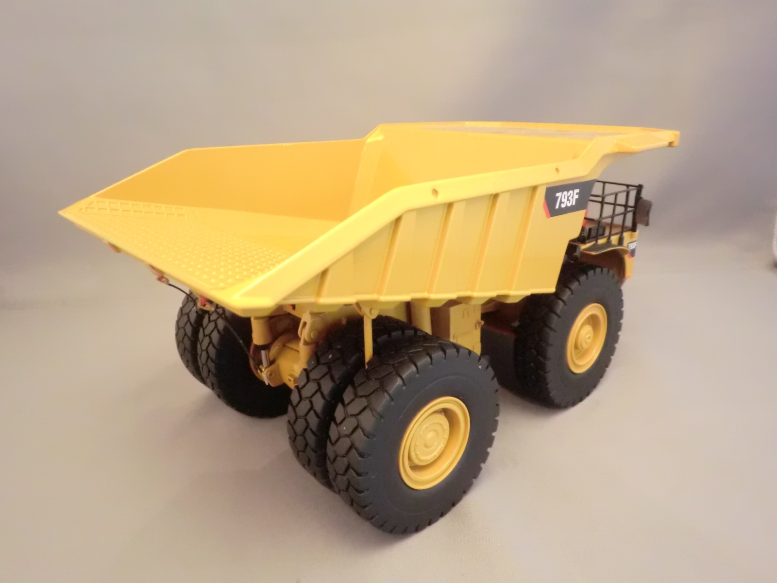 画像: DIECAST MASTERS No.85273 CAT 793F MINING TRUCK