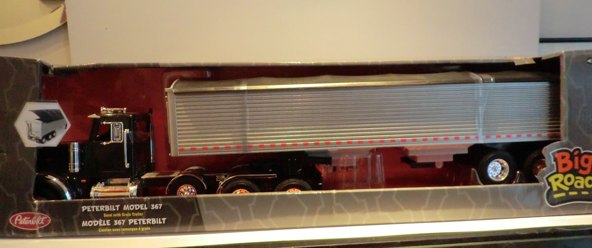 画像:  PETERBILT MODEL 367  